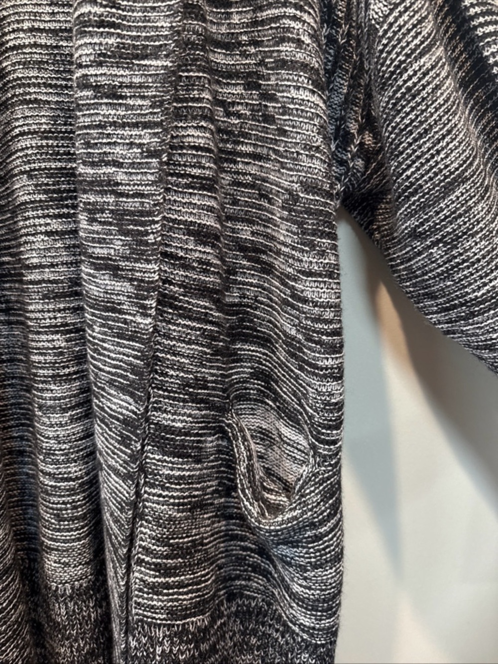 Simply Vera Wang XL Black & White Sweater Wrap Pockets Long Sleeve EUC - Picture 4 of 9